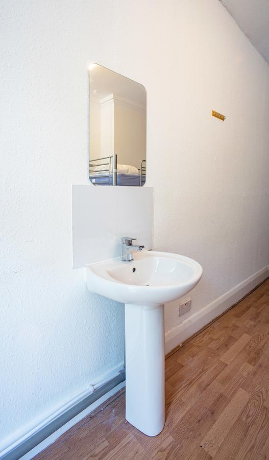 Mile End Beds Hostel London Bagian luar foto